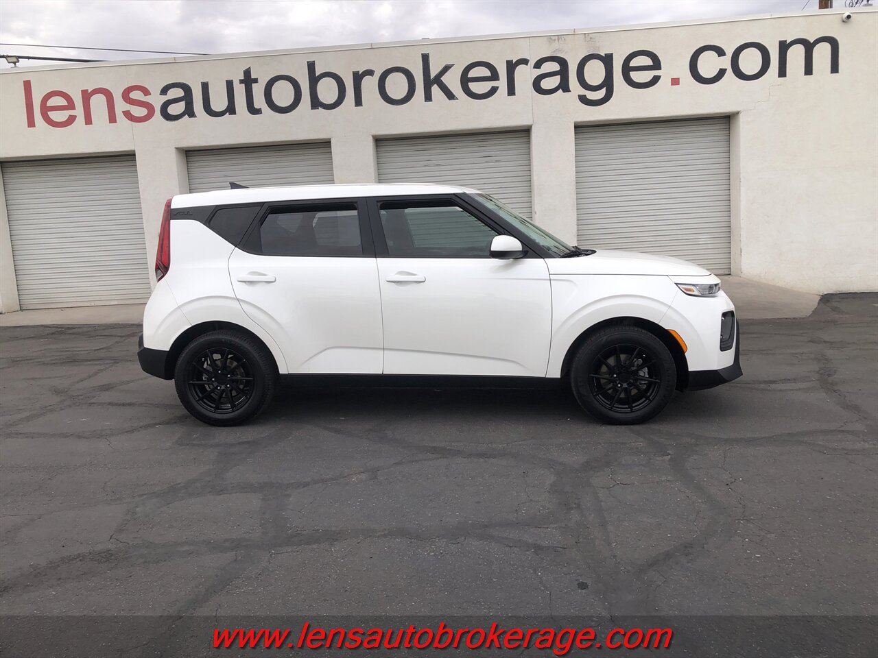 2020 Kia Soul LX  *Nice Nice Little Soul! - Photo 1 - Tucson, AZ 85705