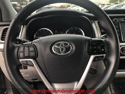 2016 Toyota RAV4 LE  *Super Nice Carfax 1 Owner Rav! - Photo 12 - Tucson, AZ 85705