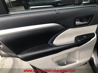 2016 Toyota RAV4 LE  *Super Nice Carfax 1 Owner Rav! - Photo 16 - Tucson, AZ 85705