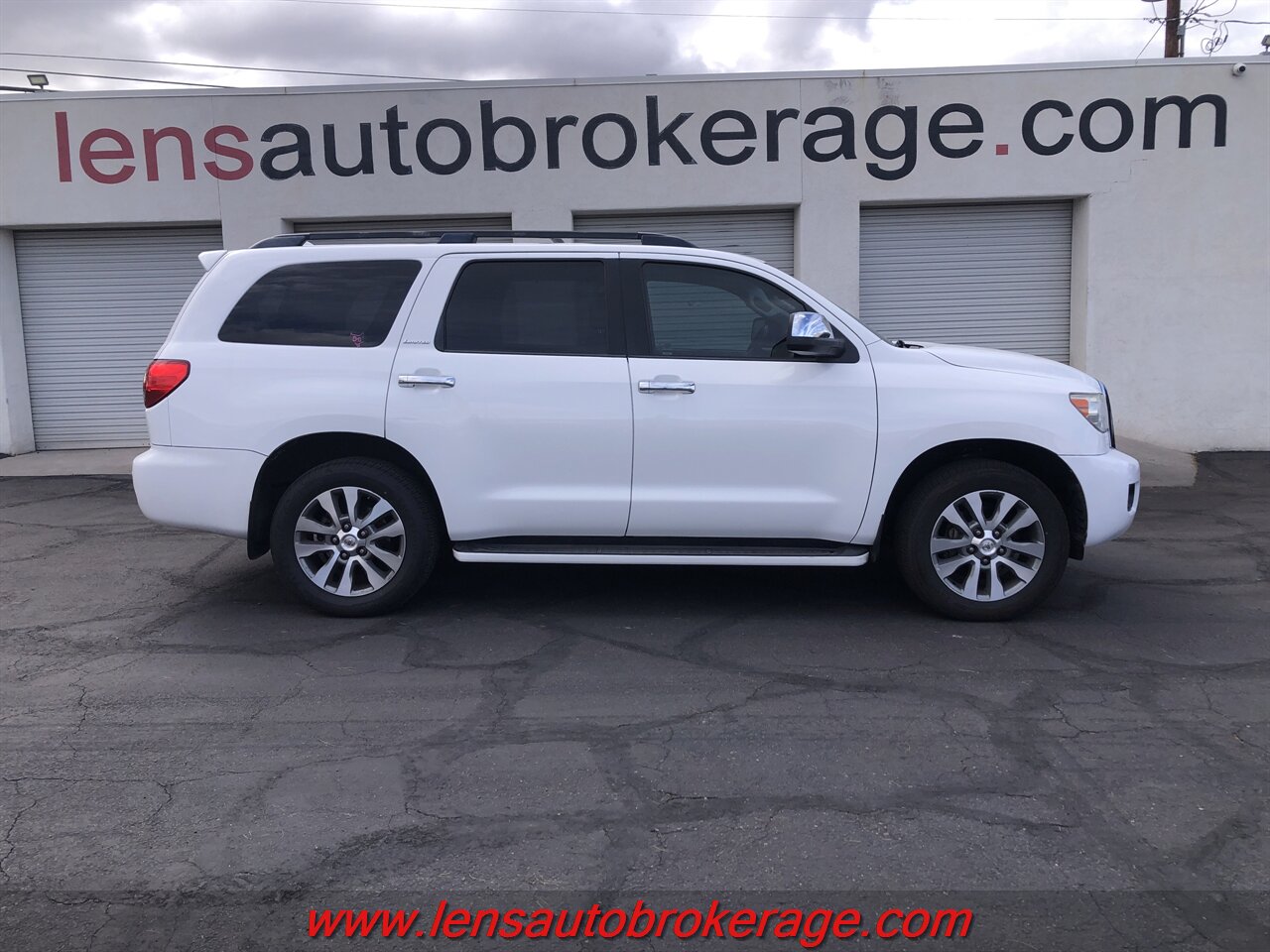 2017 Toyota Sequoia Limited  *Fresh In Inventory! - Photo 1 - Tucson, AZ 85705