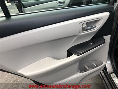 2017 Toyota Camry SE   - Photo 17 - Tucson, AZ 85705