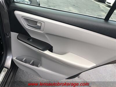 2017 Toyota Camry SE   - Photo 20 - Tucson, AZ 85705