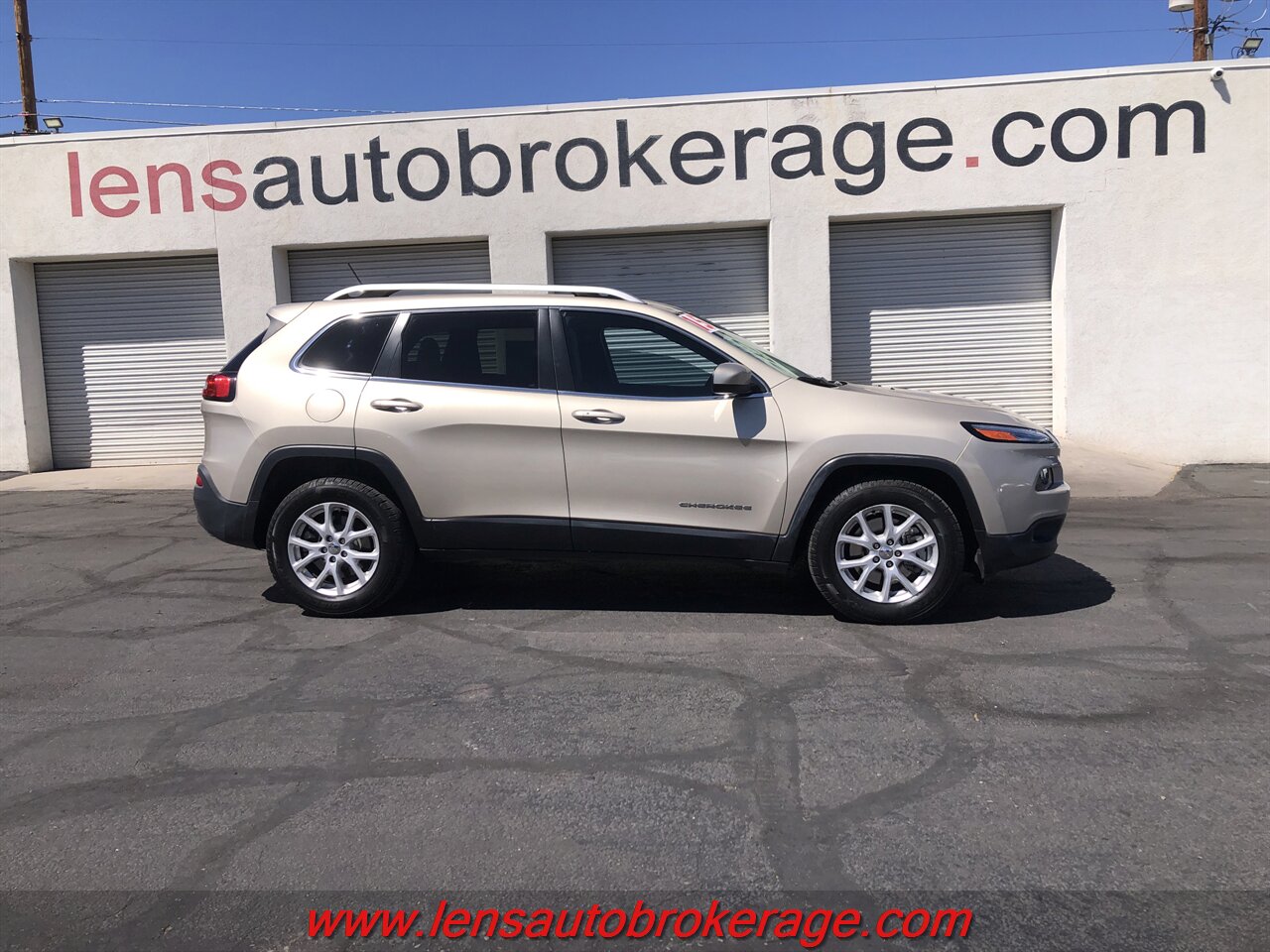 2015 Jeep Cherokee Latitude  *Nice Little Cherokee! - Photo 1 - Tucson, AZ 85705