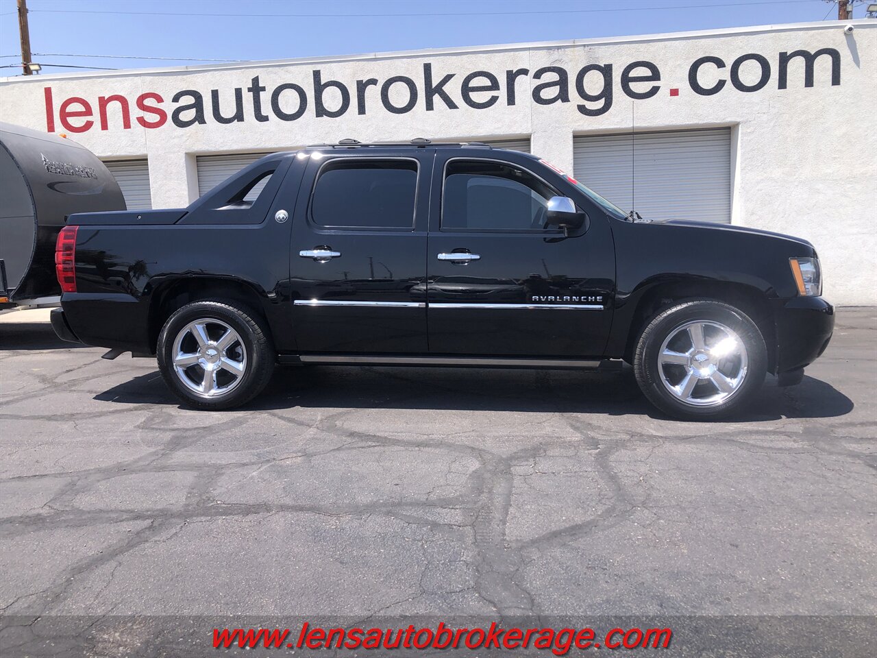 2013 Chevrolet Avalanche LTZ Black Diamond  *Nice Clean 4x4 Avalanche! - Photo 1 - Tucson, AZ 85705