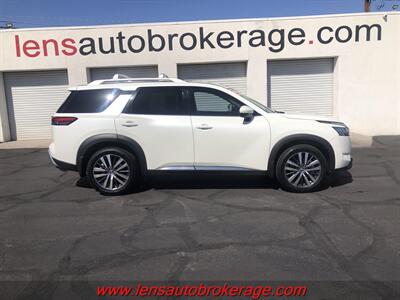 2022 Nissan Pathfinder Platinum  *67k Mile, Quad Seats & 3rd Row!! SUV