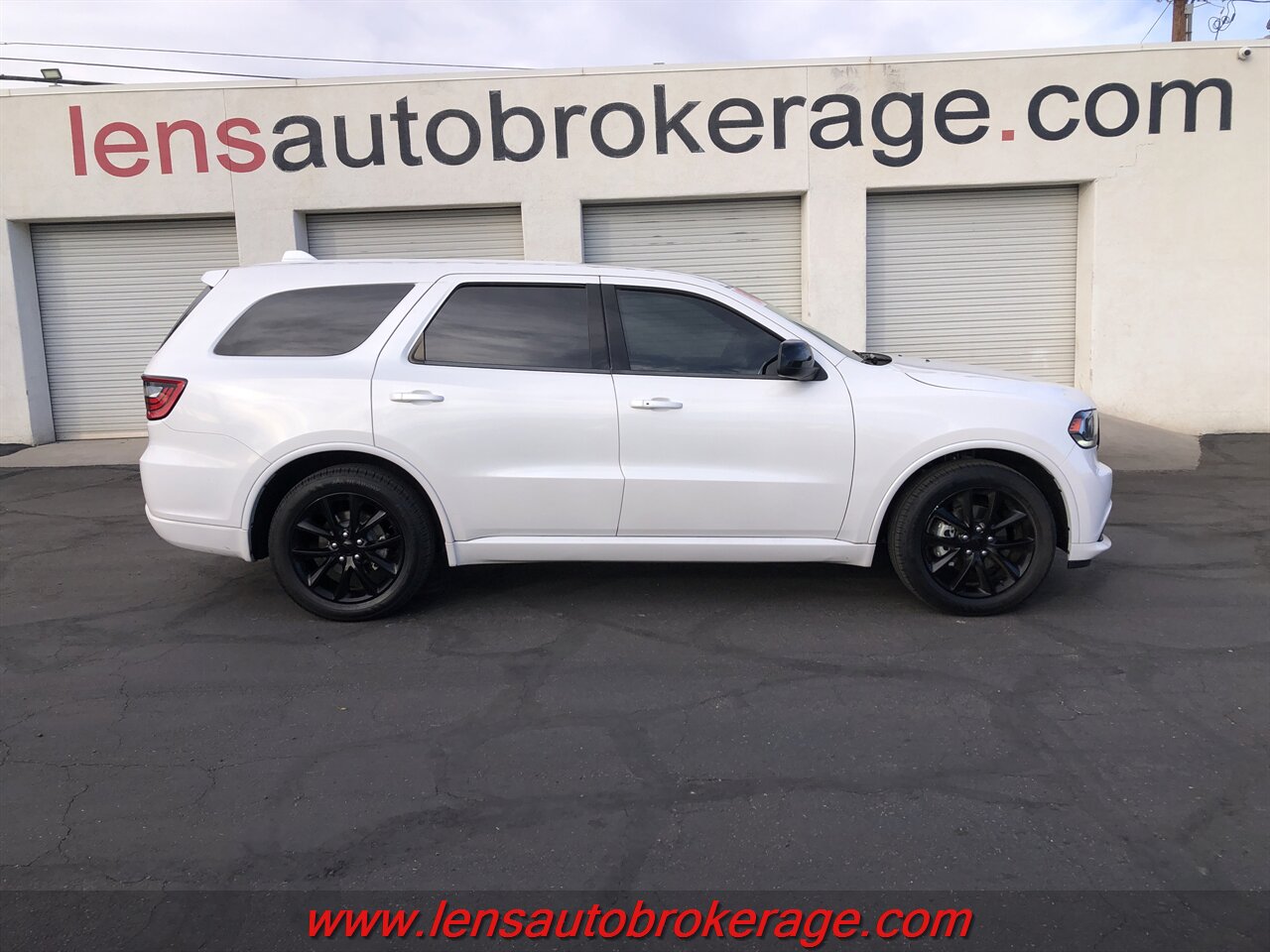 2018 Dodge Durango SXT  *She's A Looker! - Photo 1 - Tucson, AZ 85705
