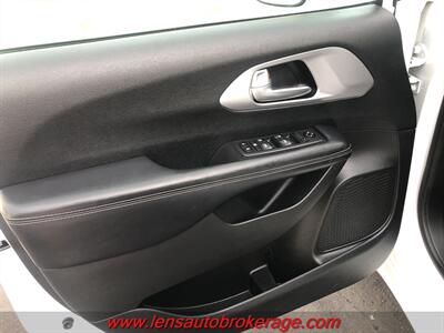 2018 Chrysler Pacifica Touring L   - Photo 9 - Tucson, AZ 85705