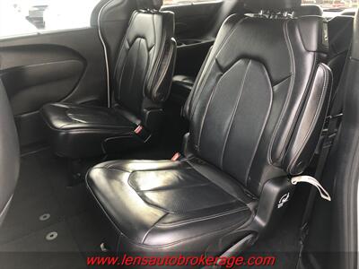 2018 Chrysler Pacifica Touring L   - Photo 15 - Tucson, AZ 85705
