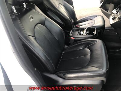 2018 Chrysler Pacifica Touring L   - Photo 21 - Tucson, AZ 85705