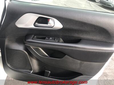 2018 Chrysler Pacifica Touring L   - Photo 19 - Tucson, AZ 85705