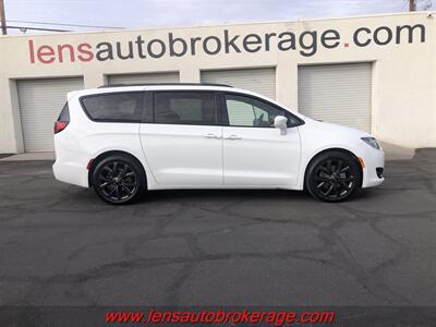 2018 Chrysler Pacifica Touring L Van