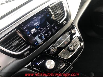 2018 Chrysler Pacifica Touring L   - Photo 14 - Tucson, AZ 85705