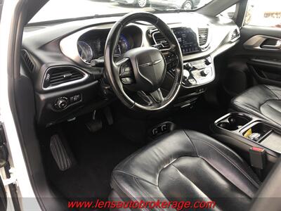 2018 Chrysler Pacifica Touring L   - Photo 10 - Tucson, AZ 85705