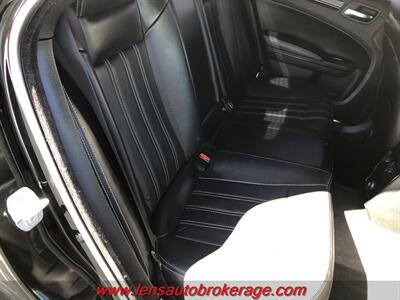 2014 Chrysler 300 Series S  *Cool HEMI 300! - Photo 20 - Tucson, AZ 85705