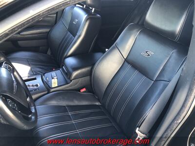 2014 Chrysler 300 Series S  *Cool HEMI 300! - Photo 12 - Tucson, AZ 85705