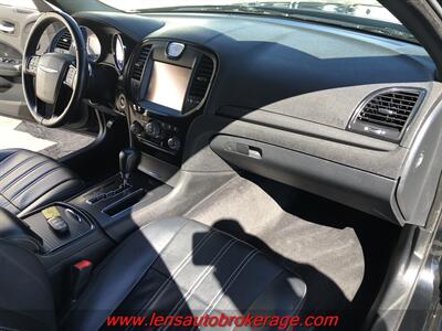 2014 Chrysler 300 Series S  *Cool HEMI 300! - Photo 22 - Tucson, AZ 85705