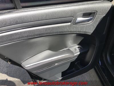 2014 Chrysler 300 Series S  *Cool HEMI 300! - Photo 16 - Tucson, AZ 85705