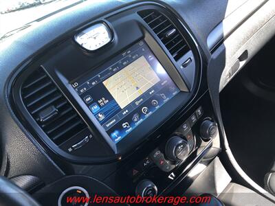 2014 Chrysler 300 Series S  *Cool HEMI 300! - Photo 14 - Tucson, AZ 85705