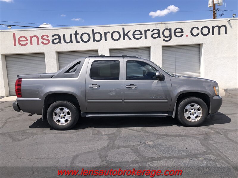 2012 Chevrolet Avalanche LS  4x4 **CLEAN!!