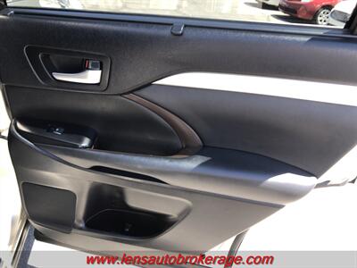 2014 Toyota Highlander XLE  *Leather & Loaded W/3rd Row! - Photo 21 - Tucson, AZ 85705