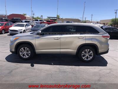 2014 Toyota Highlander XLE  *Leather & Loaded W/3rd Row! - Photo 5 - Tucson, AZ 85705