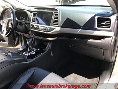 2014 Toyota Highlander XLE  *Leather & Loaded W/3rd Row! - Photo 24 - Tucson, AZ 85705