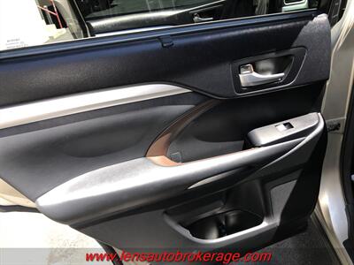 2014 Toyota Highlander XLE  *Leather & Loaded W/3rd Row! - Photo 17 - Tucson, AZ 85705