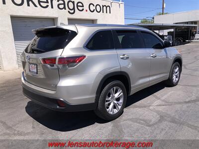2014 Toyota Highlander XLE  *Leather & Loaded W/3rd Row! - Photo 8 - Tucson, AZ 85705