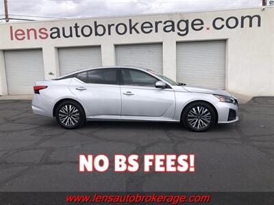 2023 Nissan Altima 2.5 SV  **CARFAX 1 OWNER** Sedan
