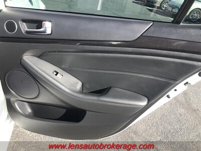 2015 Kia Cadenza Premium  *Only 40k Miles! - Photo 19 - Tucson, AZ 85705