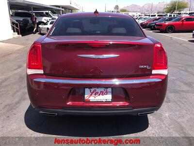2017 Chrysler 300C  **CARFAX 1 OWNER** - Photo 7 - Tucson, AZ 85705