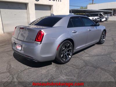 2017 Chrysler 300 Series S   - Photo 8 - Tucson, AZ 85705
