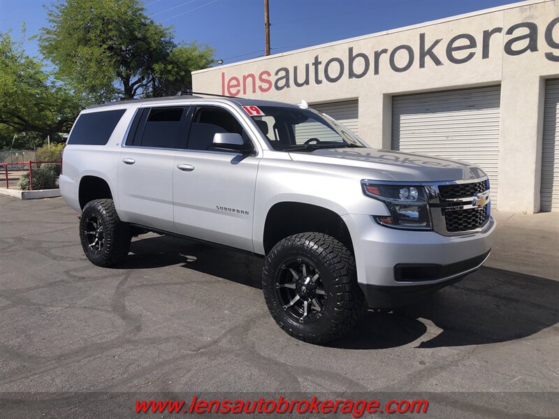 2019 Chevrolet Suburban LT  *Lifted, Loaded LT Burb!