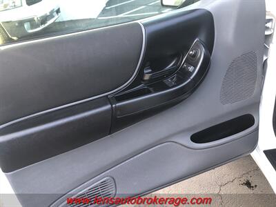 2011 Ford Ranger XLT  *Clean Little Ranger Pickup! - Photo 9 - Tucson, AZ 85705