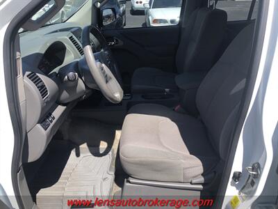 2016 Nissan Frontier SV  *Double Cab, v6 Four Wheel Drive! - Photo 11 - Tucson, AZ 85705