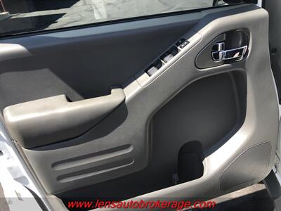 2016 Nissan Frontier SV  *Double Cab, v6 Four Wheel Drive! - Photo 9 - Tucson, AZ 85705