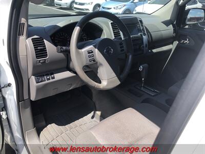2016 Nissan Frontier SV  *Double Cab, v6 Four Wheel Drive! - Photo 10 - Tucson, AZ 85705