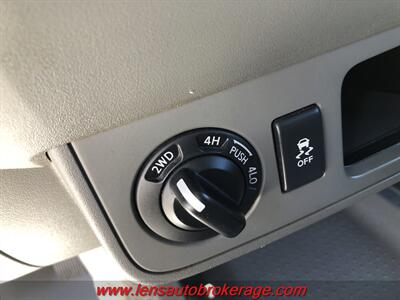 2016 Nissan Frontier SV  *Double Cab, v6 Four Wheel Drive! - Photo 16 - Tucson, AZ 85705