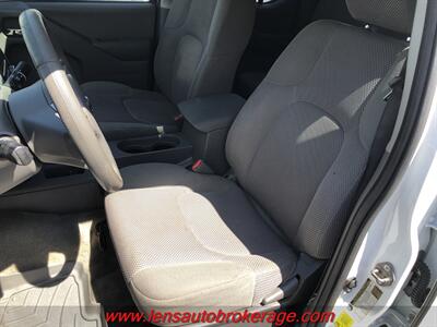 2016 Nissan Frontier SV  *Double Cab, v6 Four Wheel Drive! - Photo 12 - Tucson, AZ 85705