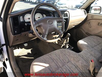 2002 Toyota Tacoma  *Rust Free All Original 4x4 Tacoma w/Manual Trans!!!! - Photo 11 - Tucson, AZ 85705