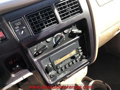 2002 Toyota Tacoma  *Rust Free All Original 4x4 Tacoma w/Manual Trans!!!! - Photo 14 - Tucson, AZ 85705