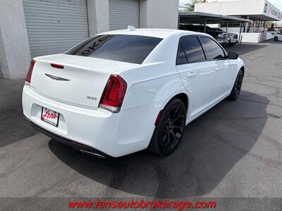 2019 Chrysler 300 Series Touring   - Photo 8 - Tucson, AZ 85705