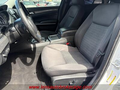 2019 Chrysler 300 Series Touring   - Photo 10 - Tucson, AZ 85705