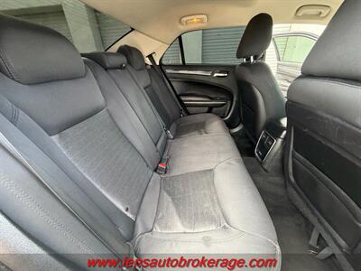 2019 Chrysler 300 Series Touring   - Photo 14 - Tucson, AZ 85705