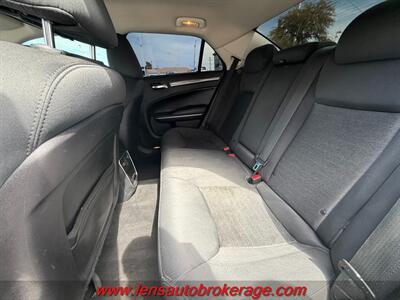2019 Chrysler 300 Series Touring   - Photo 13 - Tucson, AZ 85705