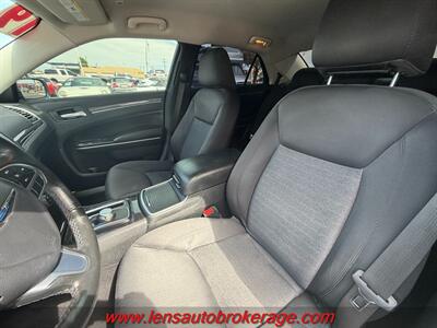 2019 Chrysler 300 Series Touring   - Photo 11 - Tucson, AZ 85705
