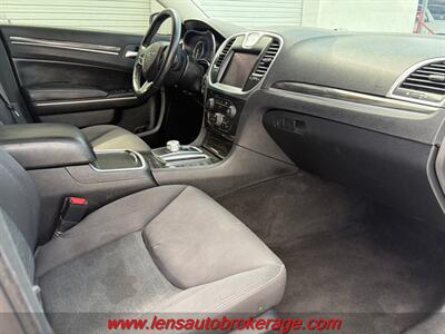 2019 Chrysler 300 Series Touring   - Photo 15 - Tucson, AZ 85705