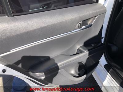 2019 Toyota Camry SE  *Super Sporty SE! - Photo 16 - Tucson, AZ 85705