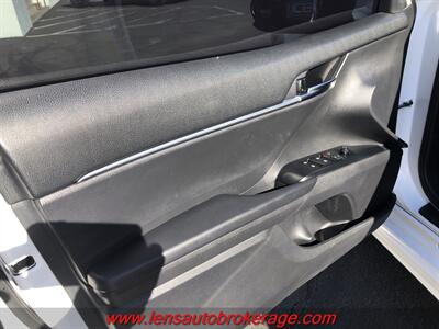 2019 Toyota Camry SE  *Super Sporty SE! - Photo 9 - Tucson, AZ 85705