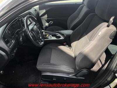 2016 Dodge Challenger SXT   - Photo 10 - Tucson, AZ 85705
